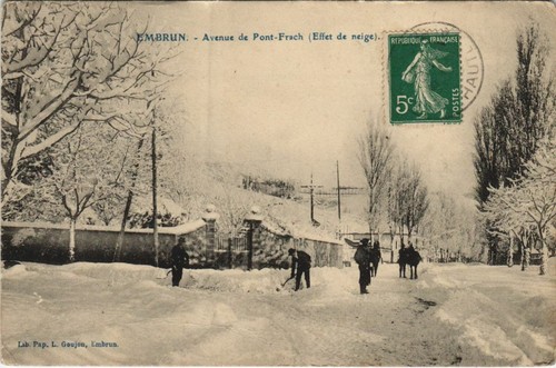 Old postcard embrun - ak, avenue